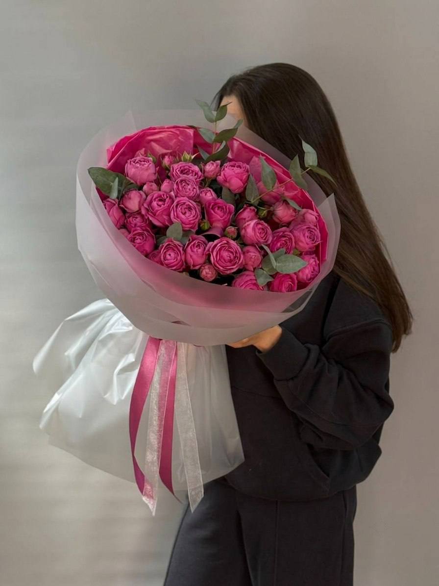 Моно-букет из кустовых пионовидных роз